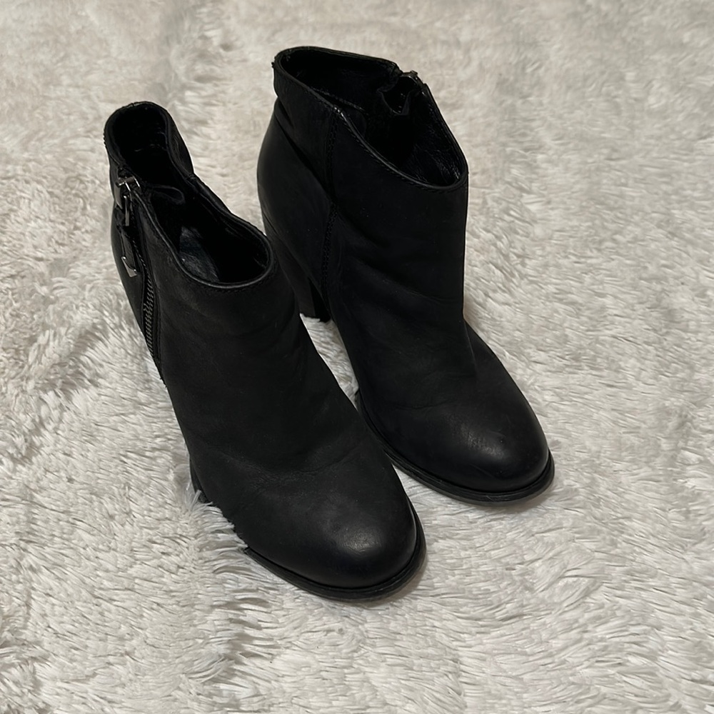 🔮 Aldo Leather Booties
